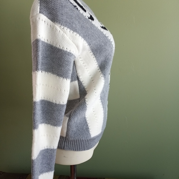 Sweater - Picture 3 of 4